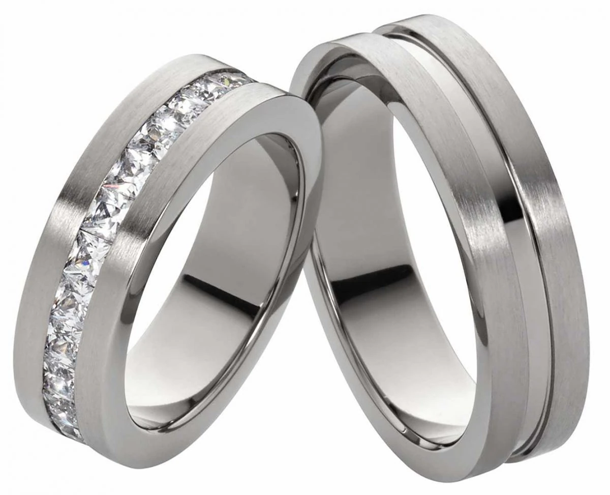 Titanringe T041 mit umlaufenden Zirkonias im Damenring