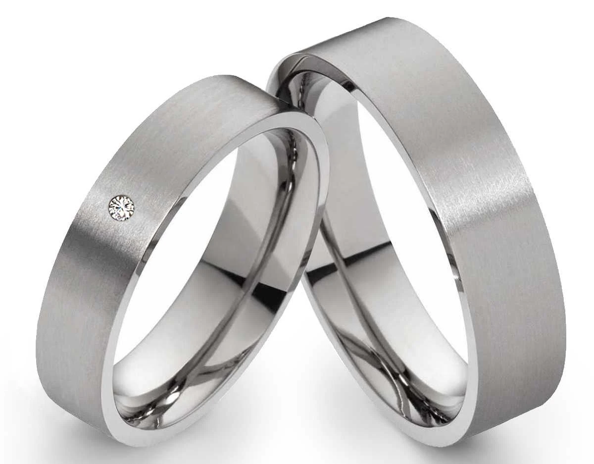 Titanringe T055 mit Zirkonia oder Diamant