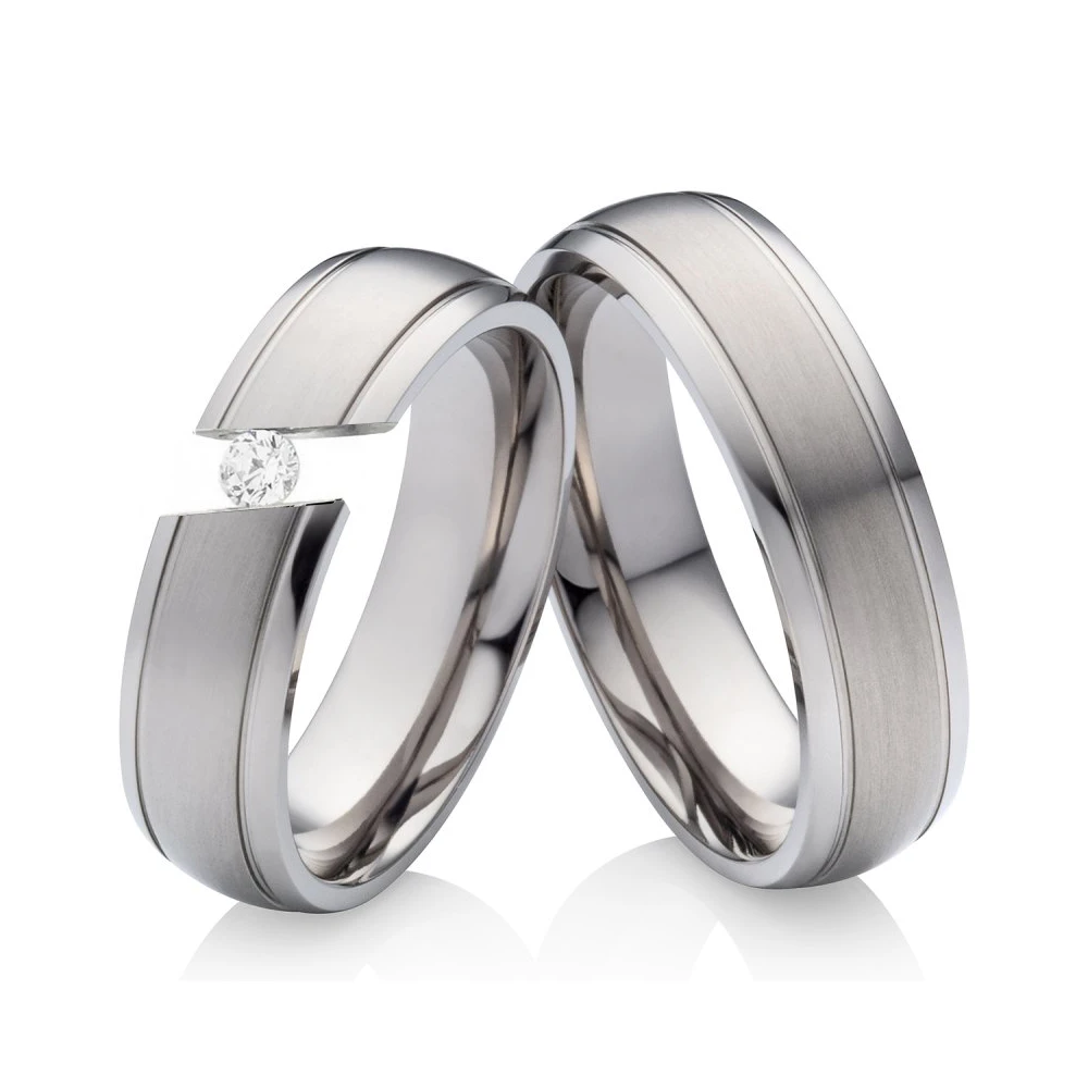 Titanringe T090 mit Zirkonia Titanringe T090 mit Zirkonia