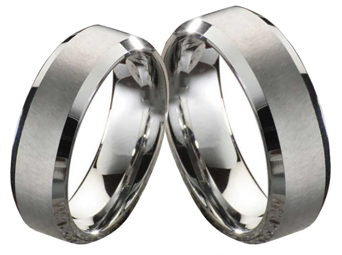 Wolframring W138 ohne Stein mit Gravur, schlichtes Design