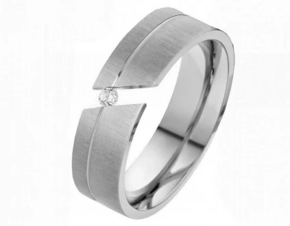 Mobile Preview: Matte Edelstahlring E214 mit Zirkonia und Gravur