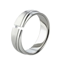 Mobile Preview: Elegante gravierbarer Titanring mit Diamant LUC72