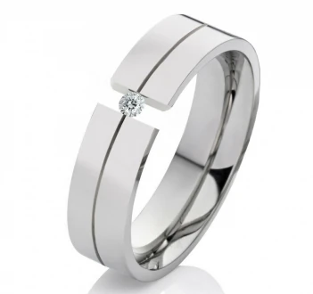 Mobile Preview: Edelstahlring LUC9 mit Zirkonia oder Diamant und Gravur