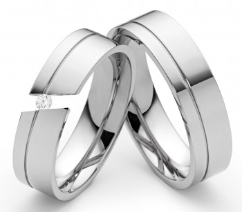 Edelstahlringe E019 mit Zirkonia und Gravur