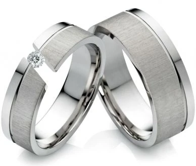 Edelstahlringe E036 mit Zirkonia und Gravur