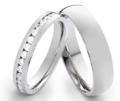 Edelstahlringe E040 mit Zirkonias und Gravur