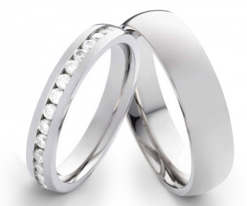 Edelstahlringe E040 mit Zirkonias und Gravur