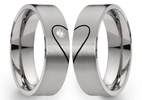 Edelstahlringe E041 mit Zirkonia oder Diamant und Herz und Gravur