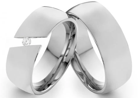 Edelstahlringe E097 mit Zirkonia und Gravur