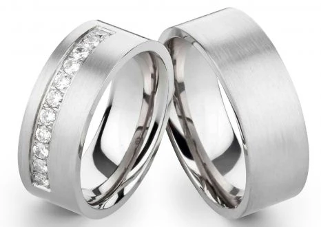 Edelstahlringe E141 mit Zirkonias und Gravur