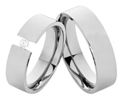 Edelstahlringe E307 mit Zirkonia und Gravur