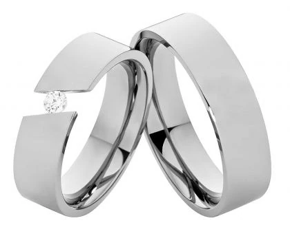 Edelstahlringe E318 mit Zirkonia und Gravur