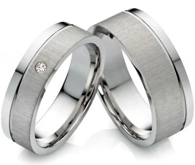 Edelstahlringe MOR17 mit Zirkonia oder Diamant und Gravur