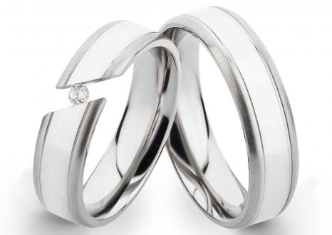 Edelstahlringe E011 mit Zirkonia und Gravur