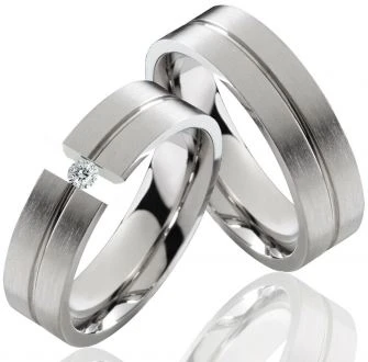 Edelstahlringe E140 mit Zirkonia und Gravur