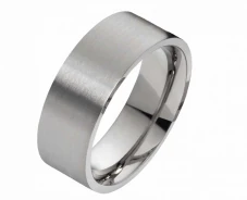 Mobile Preview: Breiter Herrenring E127 mit Etui und Gravur