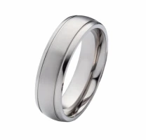 Mobile Preview: Moderner Titanring LUC15 mit Gravur