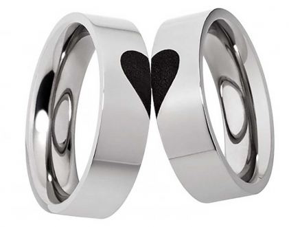 Titanringe T023 mit Herz ohne Stein Gravur