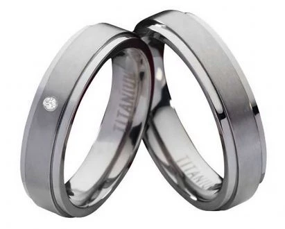 Titanringe T040 mit Zirkonia oder Diamant