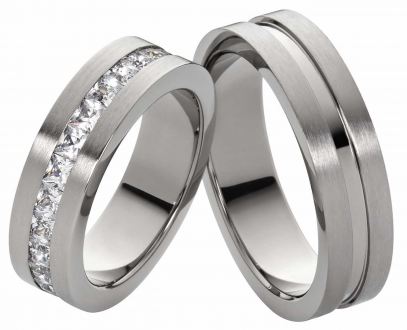 Titanringe T041 mit umlaufenden Zirkonias im Damenring