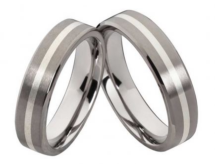 Trauringe aus Titanringe mit Silber T098 ohne Stein mit Gravur